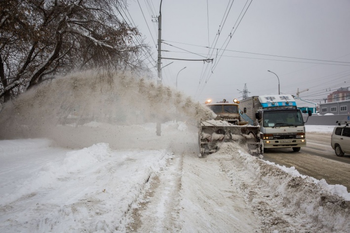 Москвичи жалуются на отсутствие снега, зато в Новосибирске его в избытке